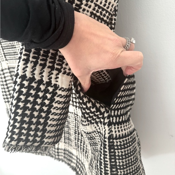 REVOLVE Cupcakes and Cashmere Herringbone Fernando Black&White printed coat - S - Picture 13 of 14